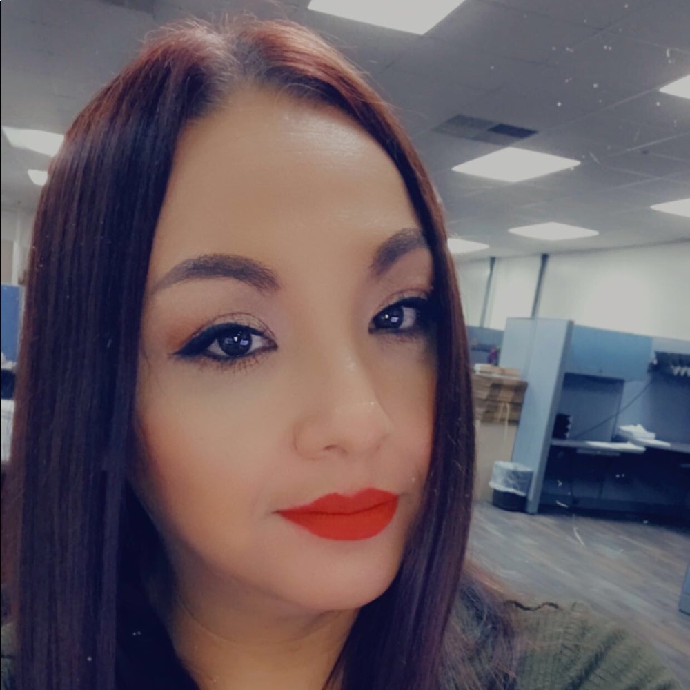 Meet your Posher, Adrianna